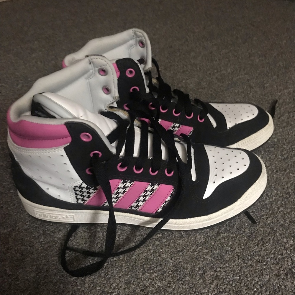 Adidas sneakers size 7.5 gently worn